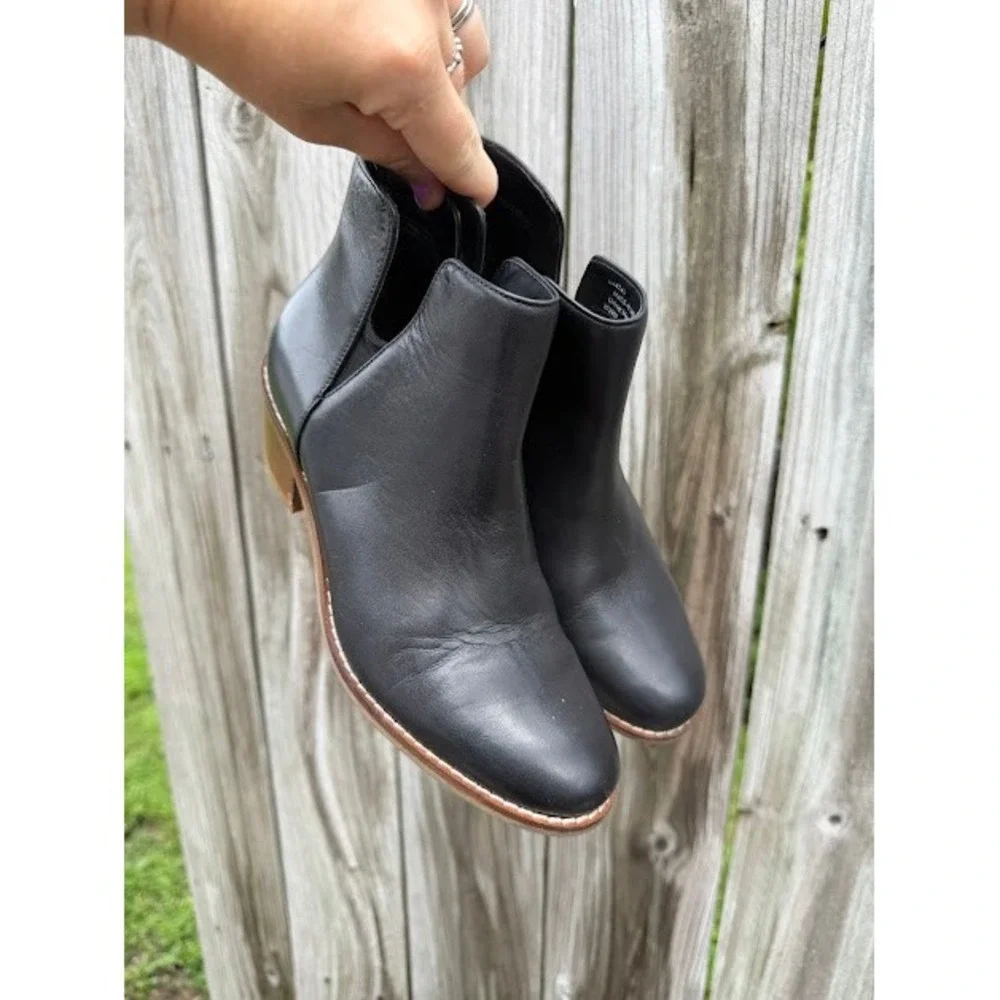 Minimalist Classic Cole Haan Leather Ankle Bootie 6.5 Black Block Heel Boot